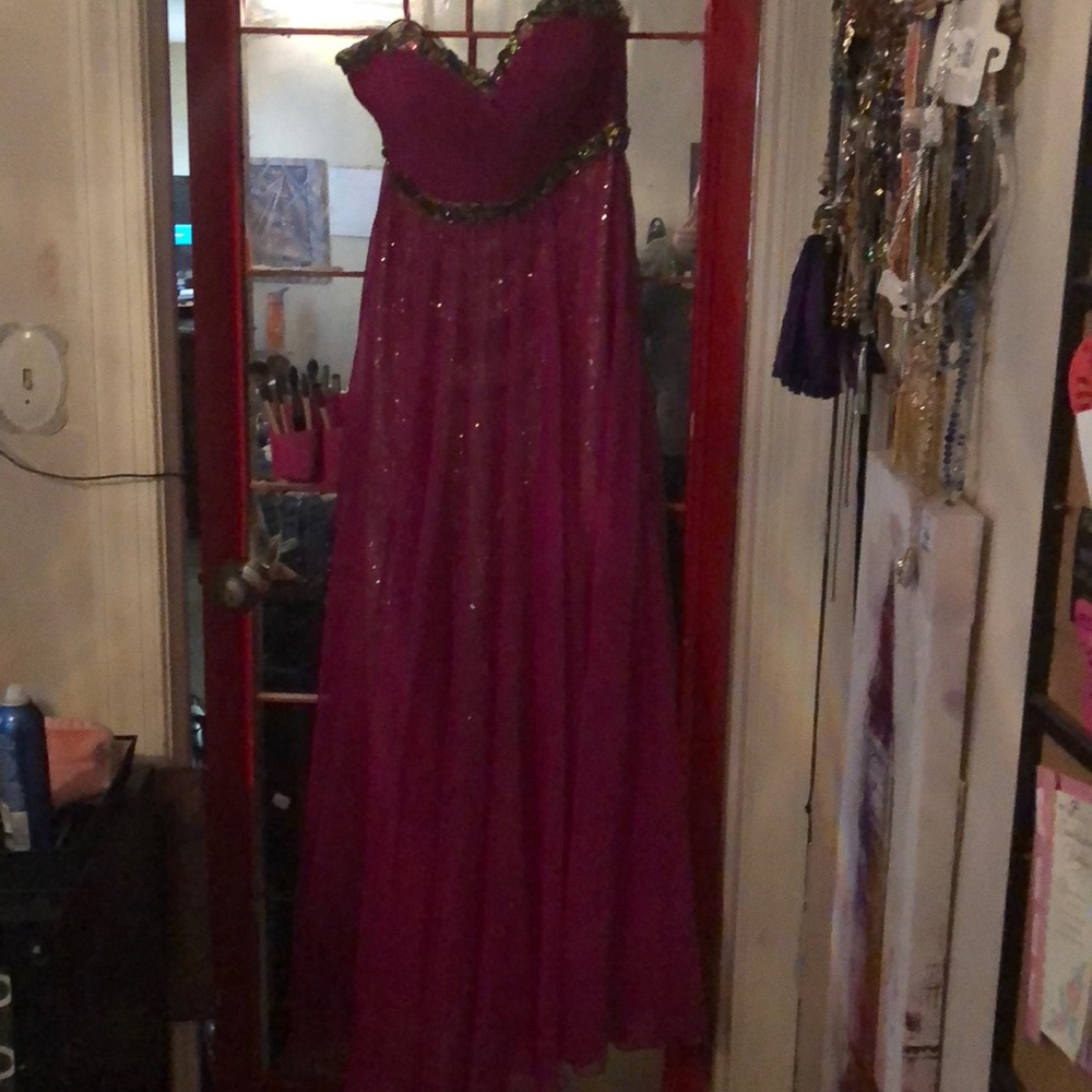 Fuchsia strapless prom dress